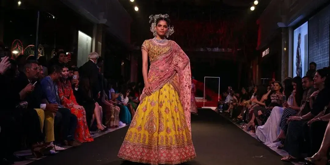 Natali’s Bohemian Style. Robe de luxe à petit prix. Pièce de créateur de seconde main.