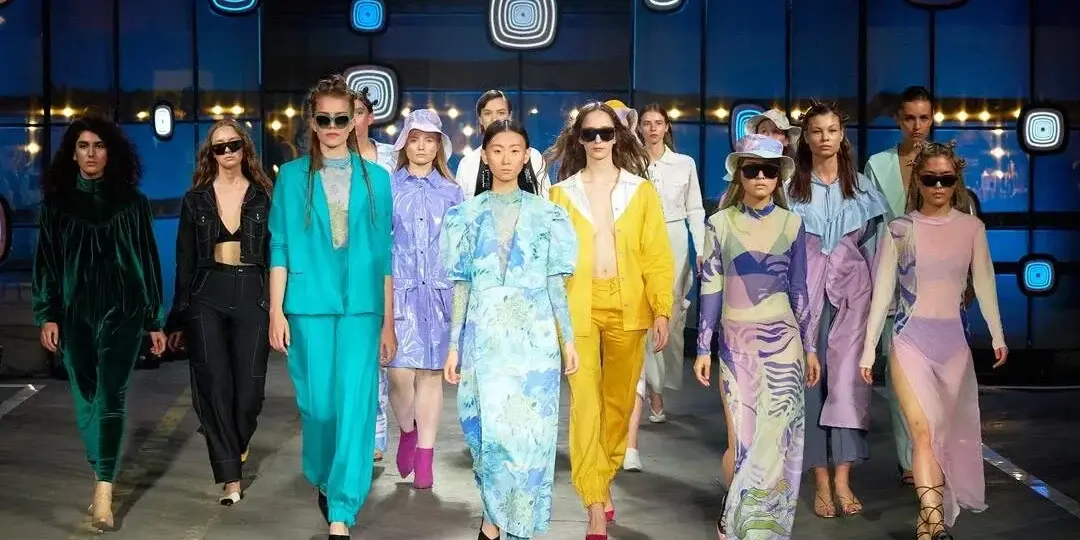 Summer Scope Inspire. Collection été vêtements haut de gamme de seconde main.